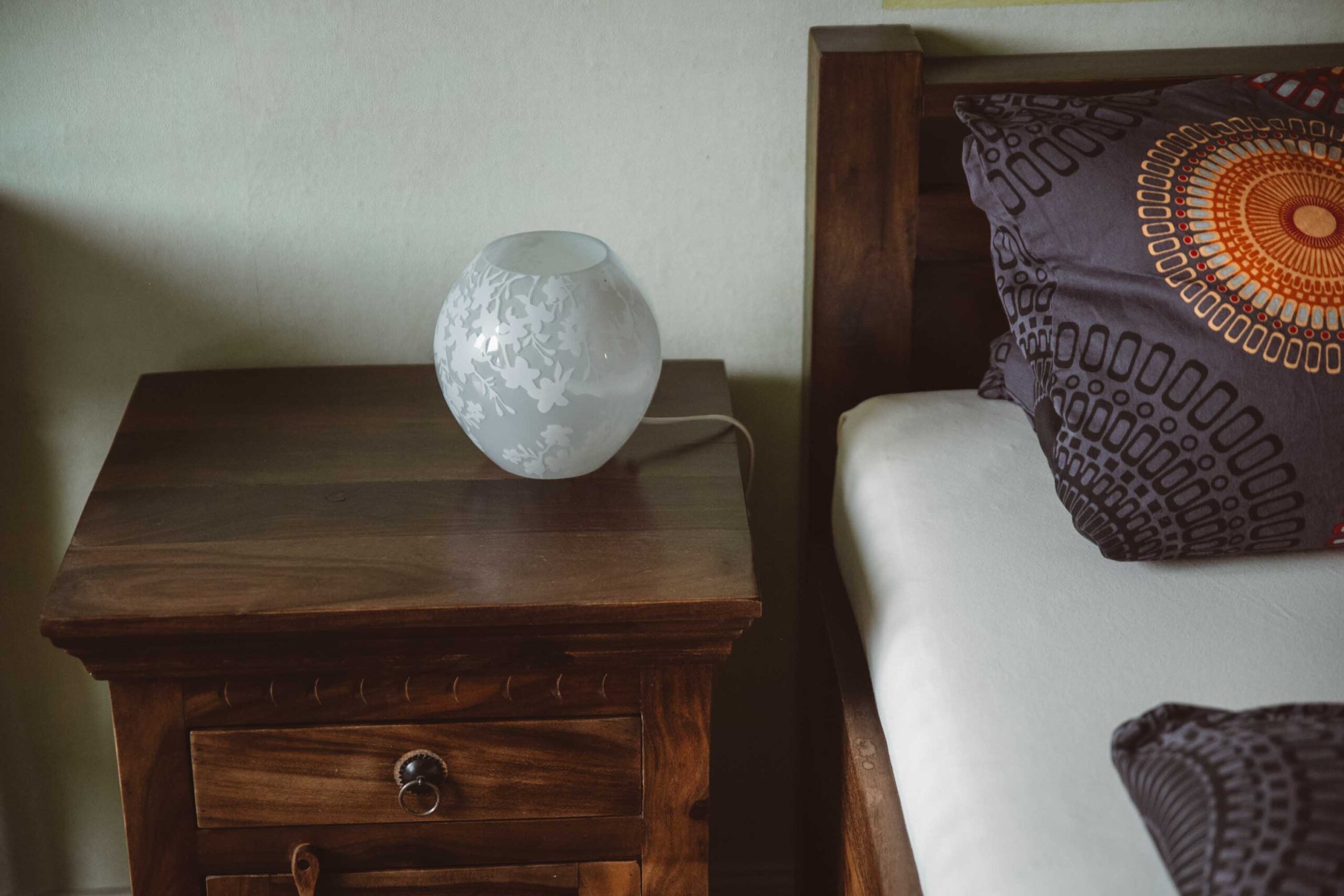 Foto: Ferienzimmer, Detailaufnahme Nachttisch 